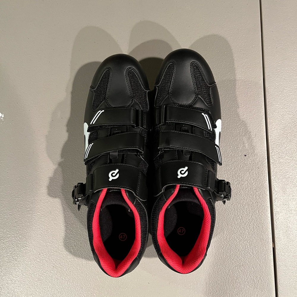 Peloton cycle shoes with click ins.